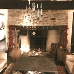 Table basse en acier noirci et plateaux en ardoise