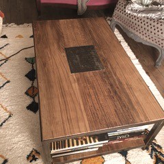 Table double plateaux en acier et plateaux en chêne avec incrustation d'une plaque d'acier